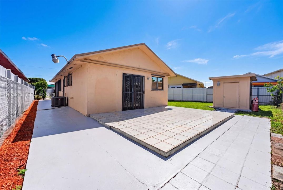 For Sale: $475,000 (3 beds, 2 baths, 1000 Square Feet)