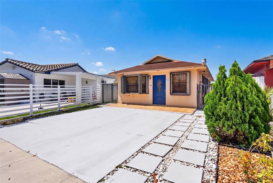 For Sale: $475,000 (3 beds, 2 baths, 1000 Square Feet)