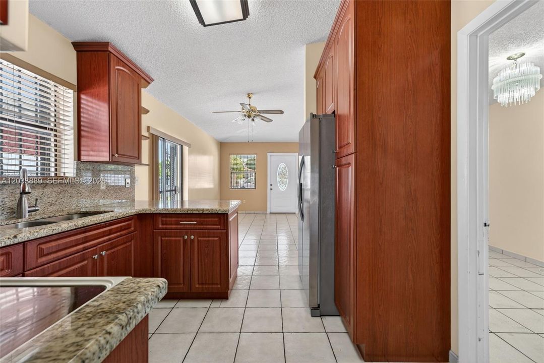 For Sale: $475,000 (3 beds, 2 baths, 1000 Square Feet)