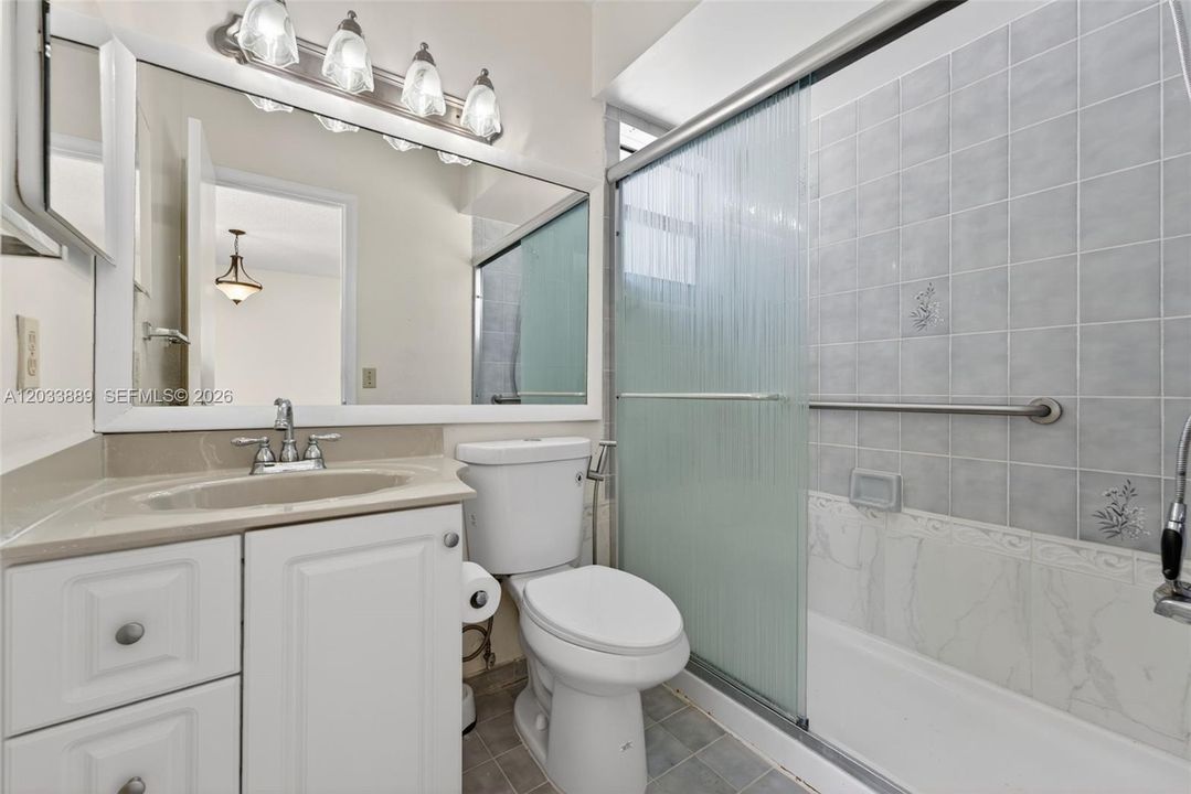 For Sale: $475,000 (3 beds, 2 baths, 1000 Square Feet)