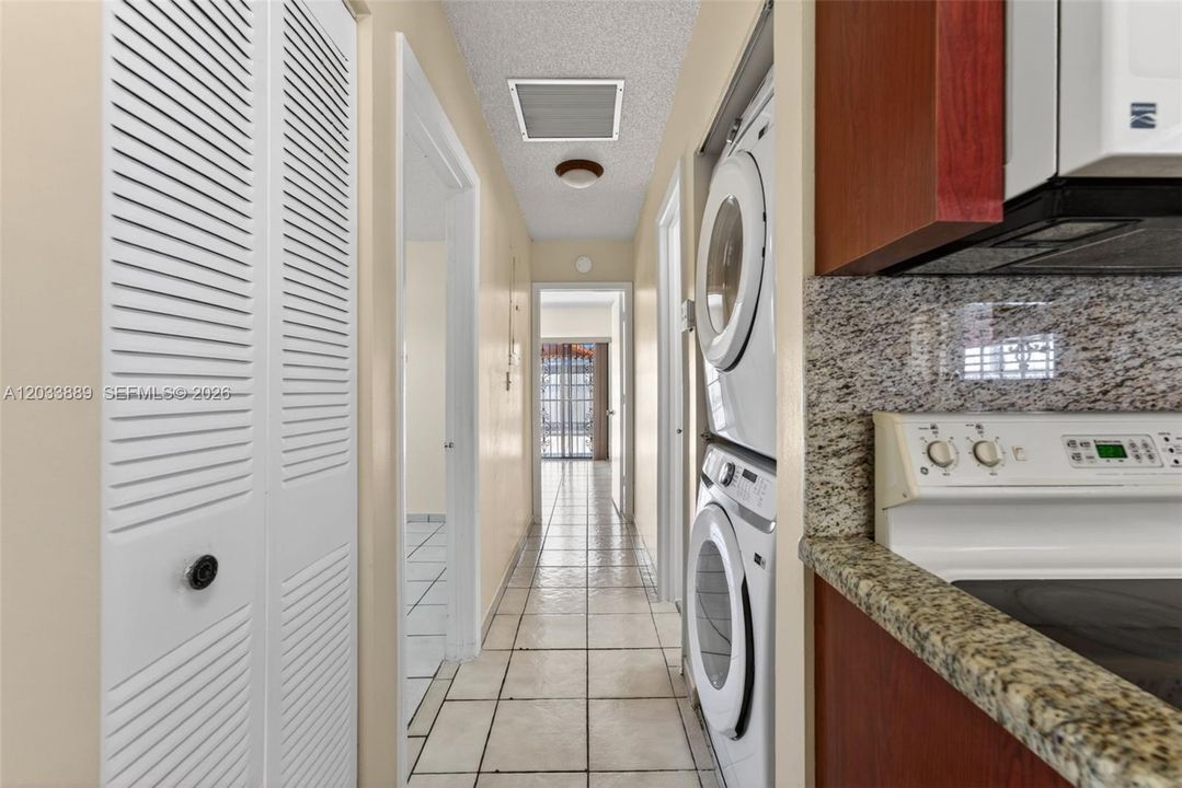 For Sale: $475,000 (3 beds, 2 baths, 1000 Square Feet)
