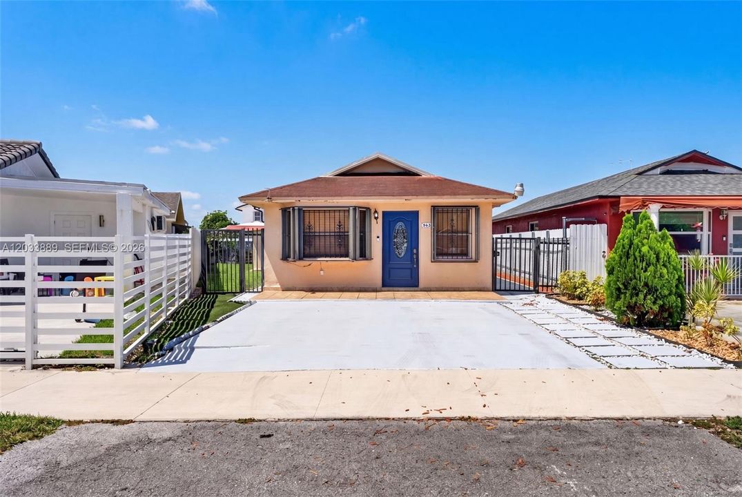 For Sale: $475,000 (3 beds, 2 baths, 1000 Square Feet)