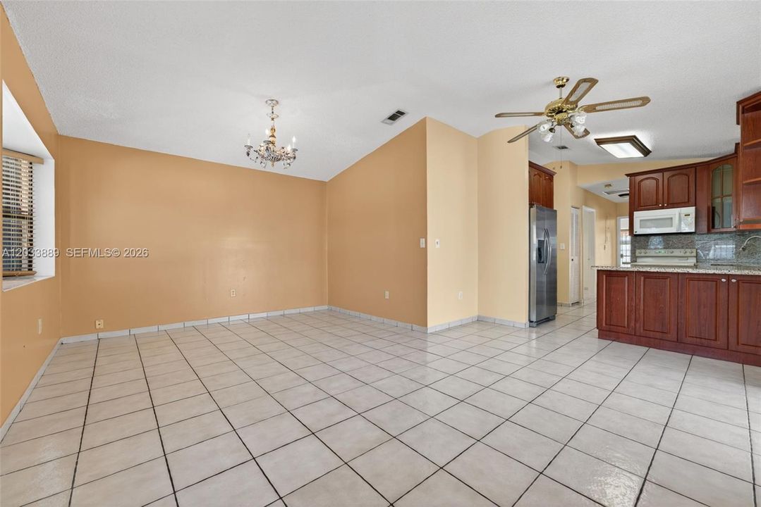 For Sale: $475,000 (3 beds, 2 baths, 1000 Square Feet)