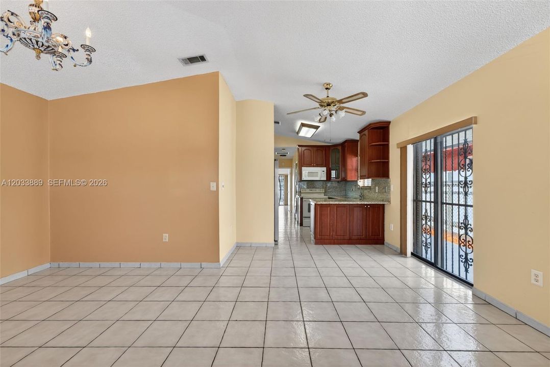 For Sale: $475,000 (3 beds, 2 baths, 1000 Square Feet)