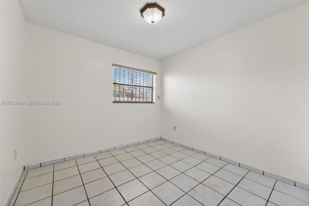 For Sale: $475,000 (3 beds, 2 baths, 1000 Square Feet)