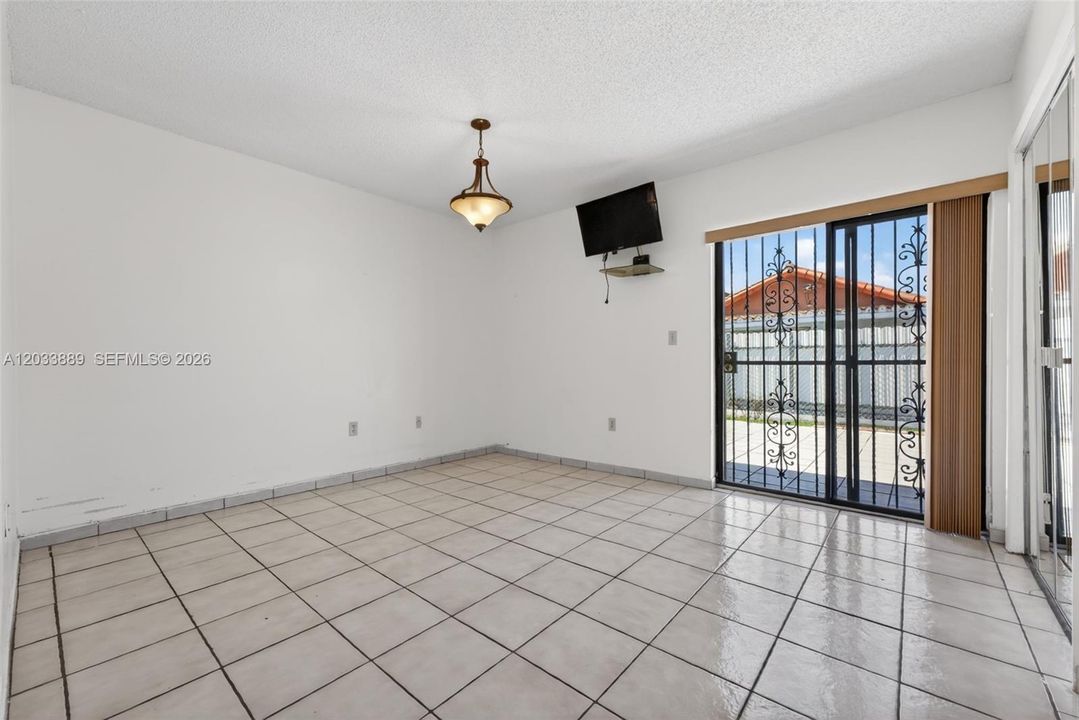 For Sale: $475,000 (3 beds, 2 baths, 1000 Square Feet)