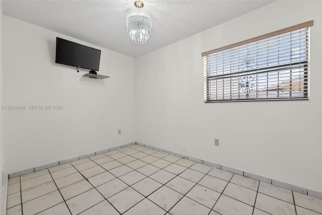 For Sale: $475,000 (3 beds, 2 baths, 1000 Square Feet)