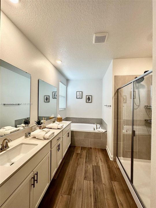 For Rent: $6,800 (6 beds, 5 baths, 3291 Square Feet)