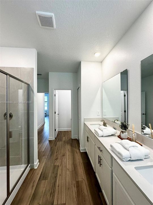 For Rent: $6,800 (6 beds, 5 baths, 3291 Square Feet)