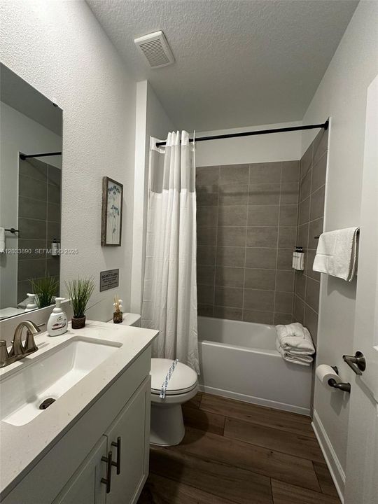 For Rent: $6,800 (6 beds, 5 baths, 3291 Square Feet)