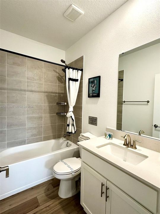 For Rent: $6,800 (6 beds, 5 baths, 3291 Square Feet)