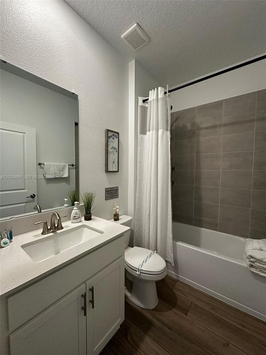 For Rent: $6,800 (6 beds, 5 baths, 3291 Square Feet)