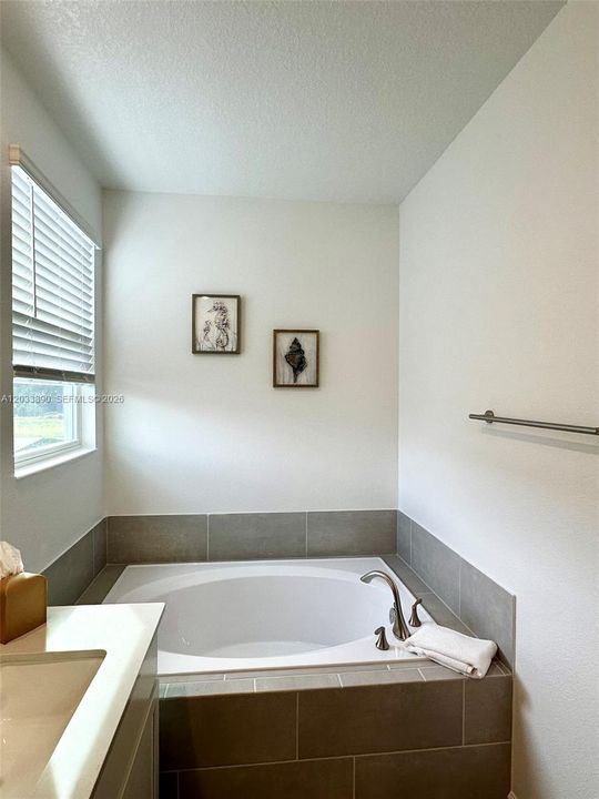 For Rent: $6,800 (6 beds, 5 baths, 3291 Square Feet)