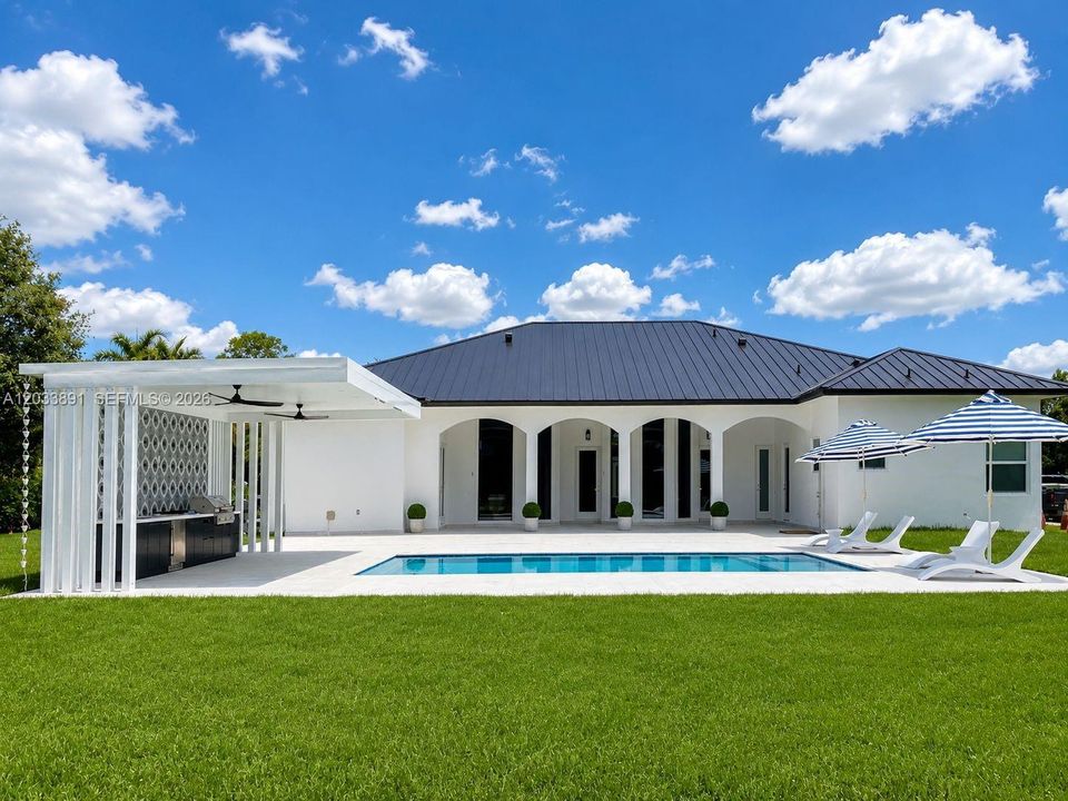 For Sale: $2,090,000 (4 beds, 3 baths, 3238 Square Feet)