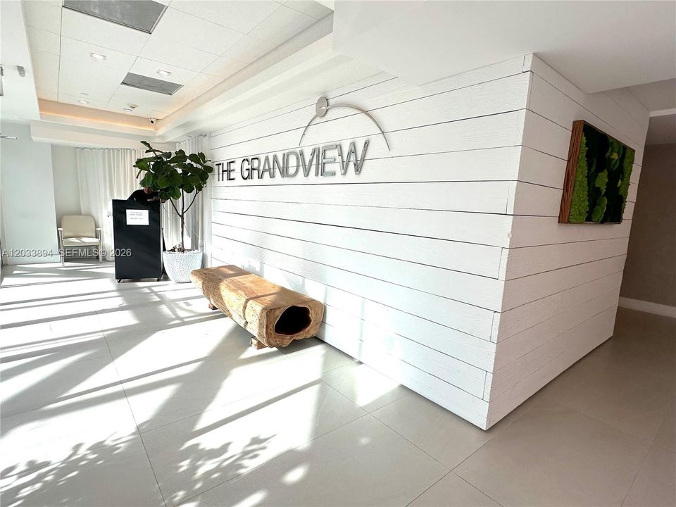 For Sale: $530,000 (2 beds, 2 baths, 970 Square Feet)