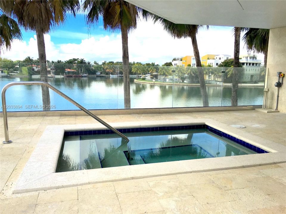 For Sale: $530,000 (2 beds, 2 baths, 970 Square Feet)
