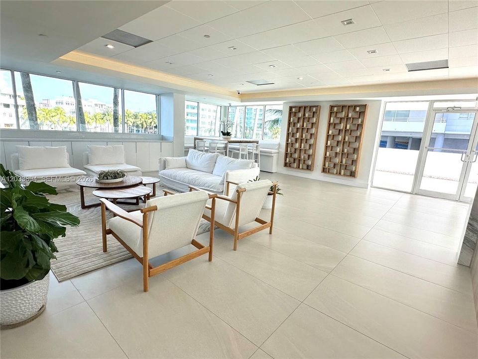 For Sale: $530,000 (2 beds, 2 baths, 970 Square Feet)