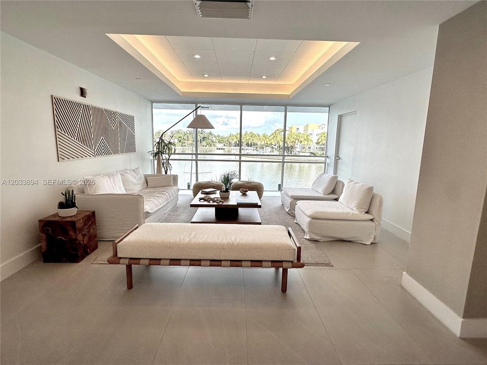 For Sale: $530,000 (2 beds, 2 baths, 970 Square Feet)