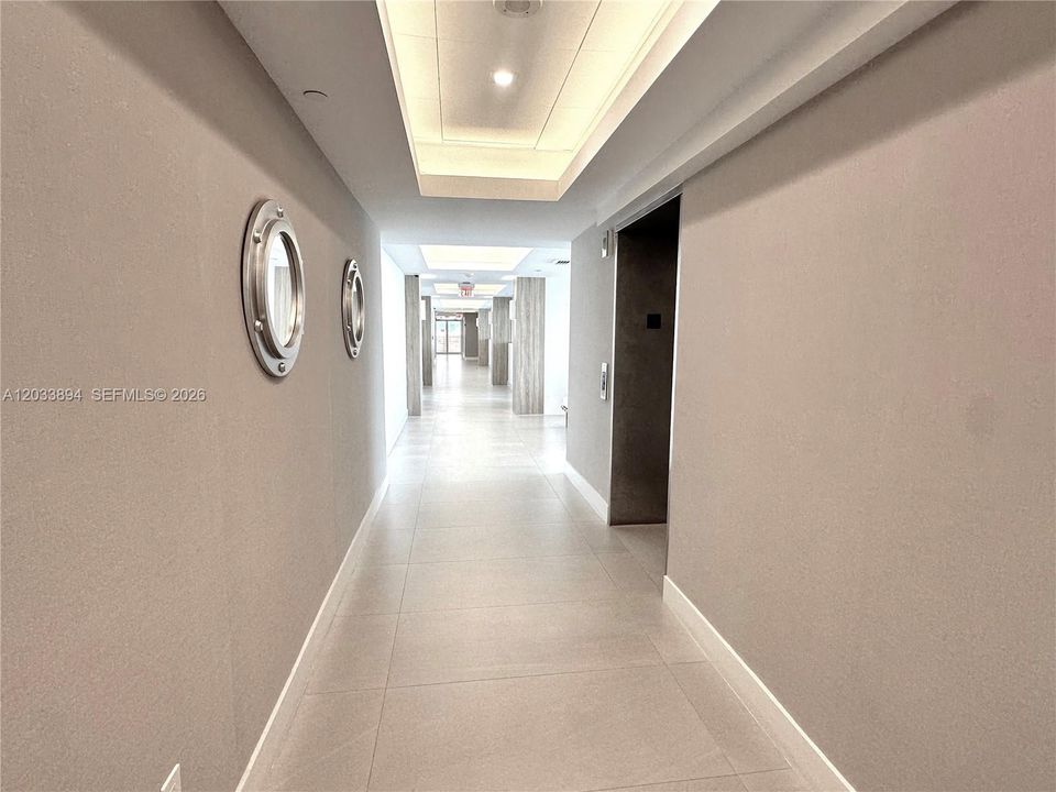 For Sale: $530,000 (2 beds, 2 baths, 970 Square Feet)