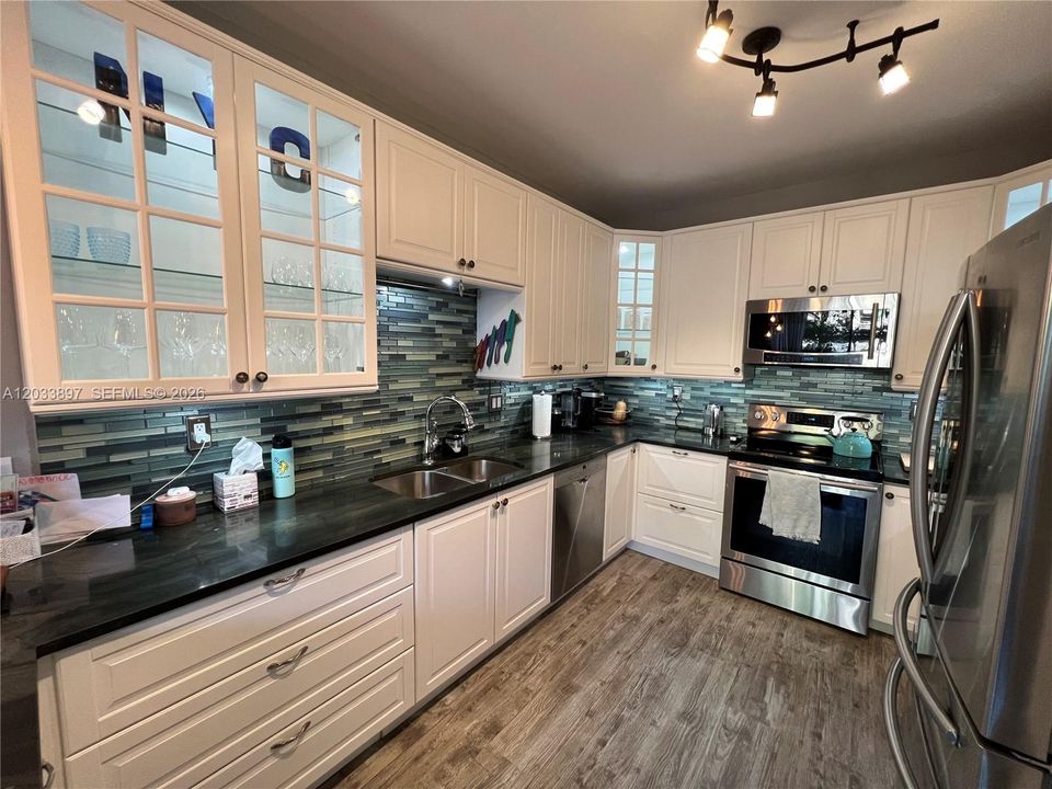 For Rent: $4,200 (3 beds, 2 baths, 1748 Square Feet)