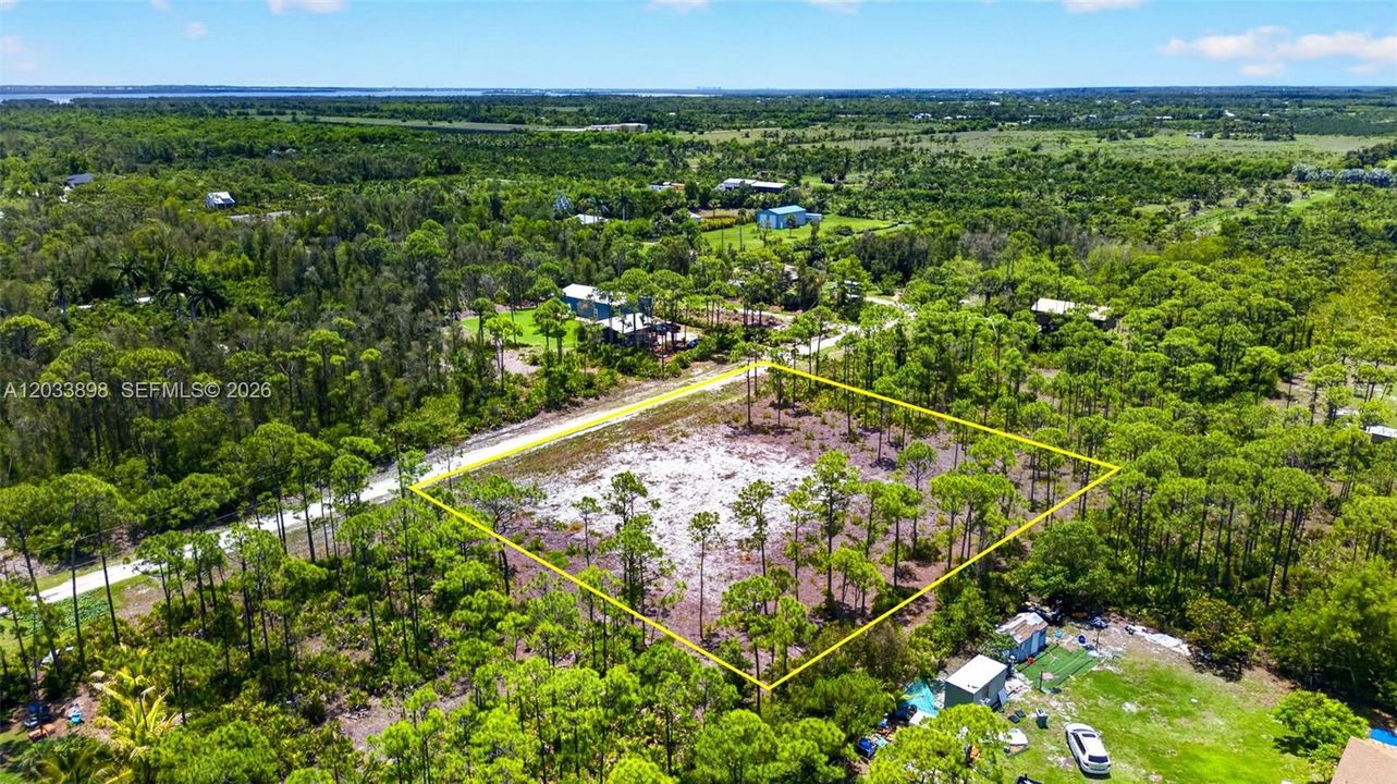 En Venta: $115,000 (1.02 acres)