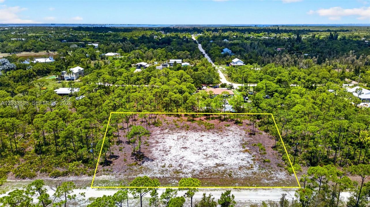 En Venta: $115,000 (1.02 acres)
