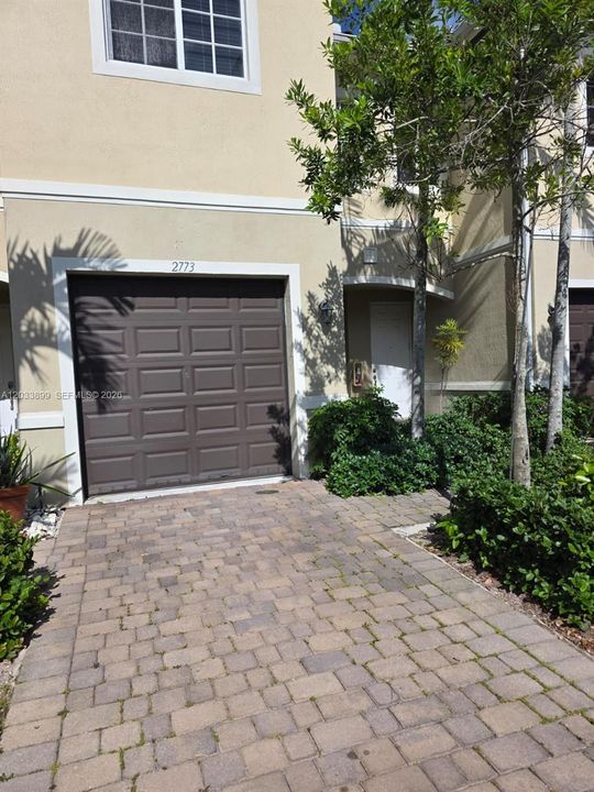 For Rent: $2,950 (3 beds, 2 baths, 1500 Square Feet)