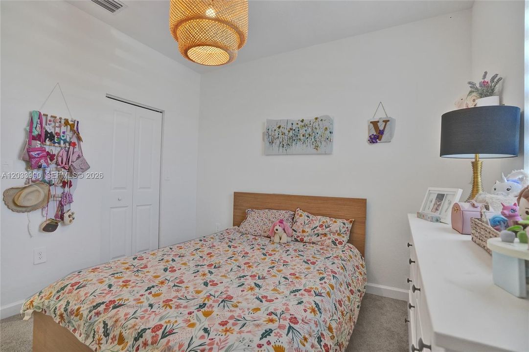 For Sale: $550,000 (4 beds, 3 baths, 1892 Square Feet)