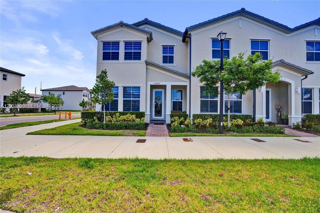 For Sale: $550,000 (4 beds, 3 baths, 1892 Square Feet)