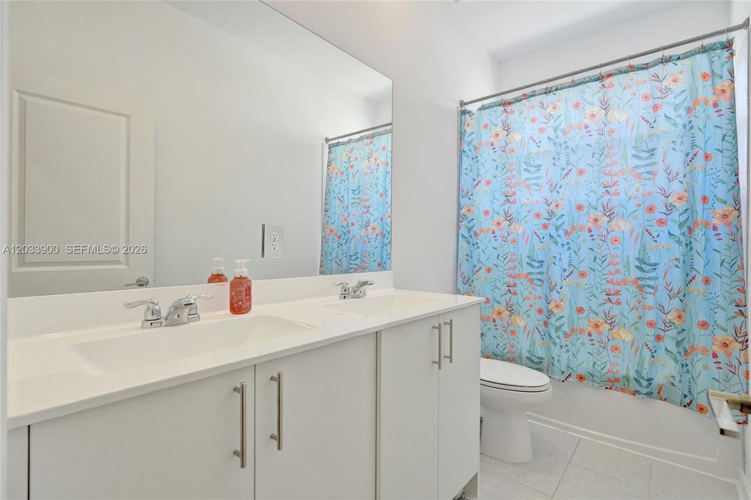 For Sale: $550,000 (4 beds, 3 baths, 1892 Square Feet)
