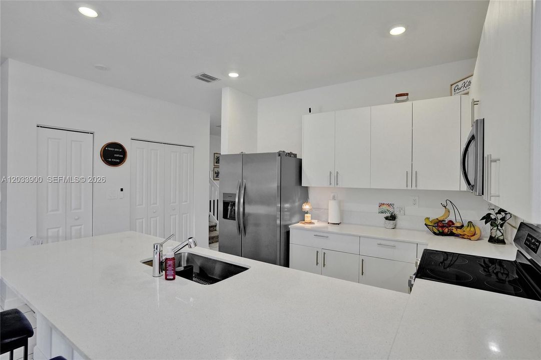 For Sale: $550,000 (4 beds, 3 baths, 1892 Square Feet)