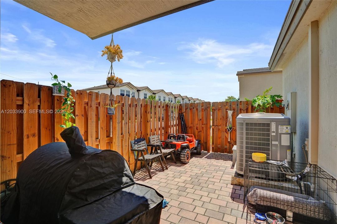 For Sale: $550,000 (4 beds, 3 baths, 1892 Square Feet)