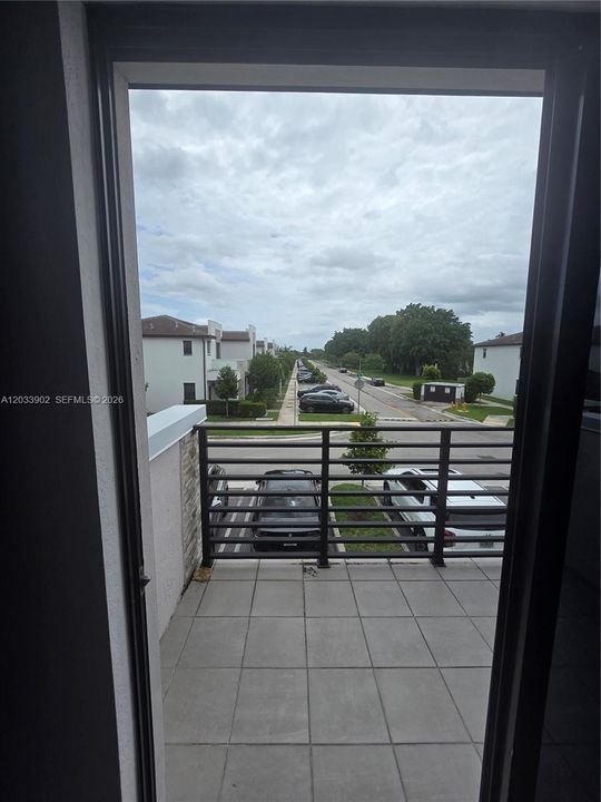 For Sale: $489,999 (3 beds, 3 baths, 1662 Square Feet)