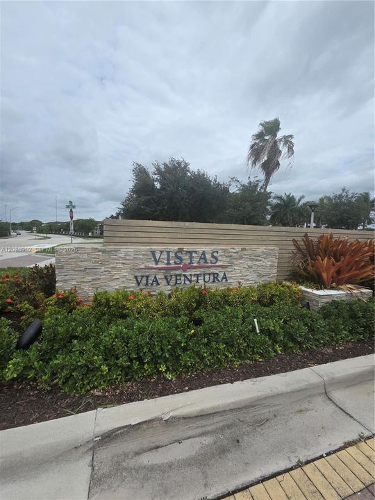 For Sale: $489,999 (3 beds, 3 baths, 1662 Square Feet)