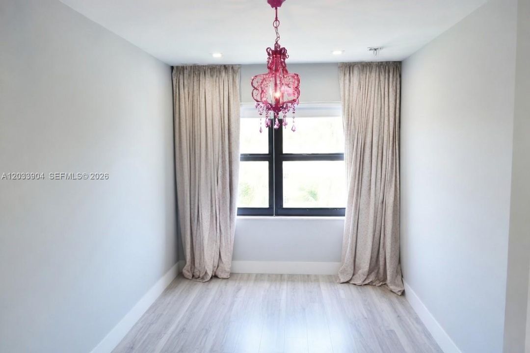 For Rent: $6,990 (3 beds, 2 baths, 1550 Square Feet)