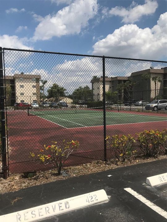 For Rent: $1,600 (1 beds, 1 baths, 727 Square Feet)