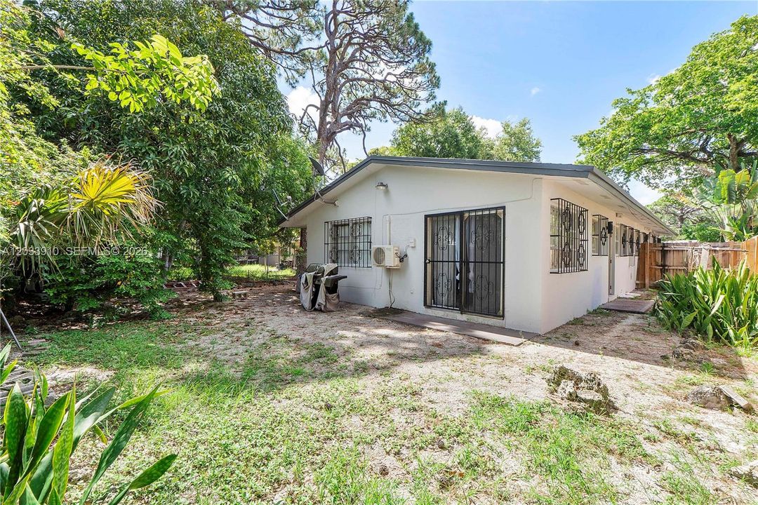 For Rent: $1,800 (1 beds, 1 baths, 1590 Square Feet)