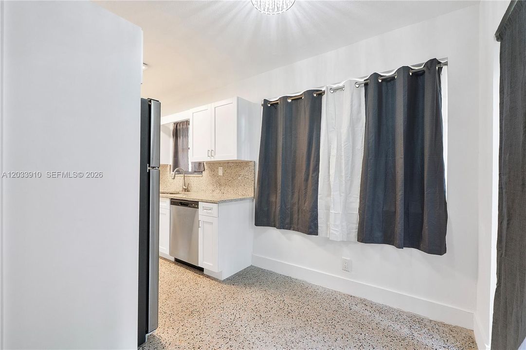 For Rent: $1,800 (1 beds, 1 baths, 1590 Square Feet)