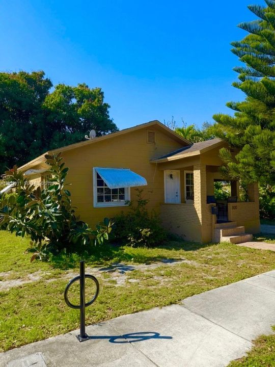 For Sale: $459,999 (3 beds, 2 baths, 1110 Square Feet)