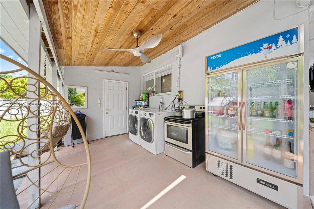 En Venta: $709,900 (4 camas, 4 baños, 1310 Pies cuadrados)