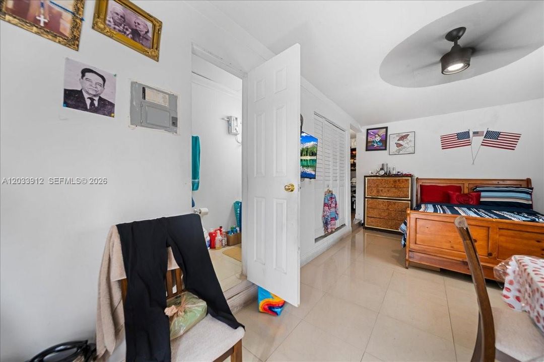 En Venta: $709,900 (4 camas, 4 baños, 1310 Pies cuadrados)