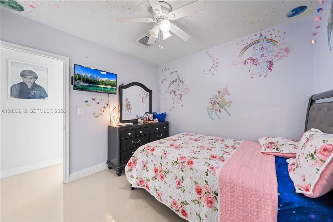 En Venta: $709,900 (4 camas, 4 baños, 1310 Pies cuadrados)
