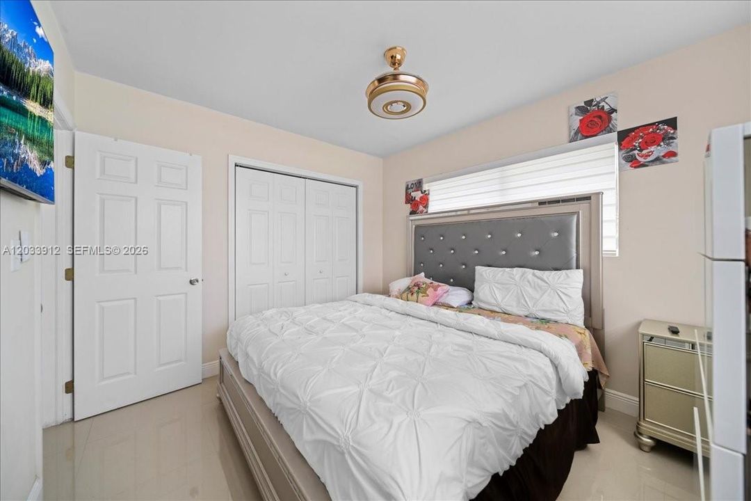 En Venta: $709,900 (4 camas, 4 baños, 1310 Pies cuadrados)