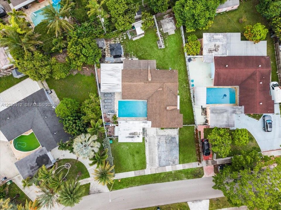 En Venta: $709,900 (4 camas, 4 baños, 1310 Pies cuadrados)