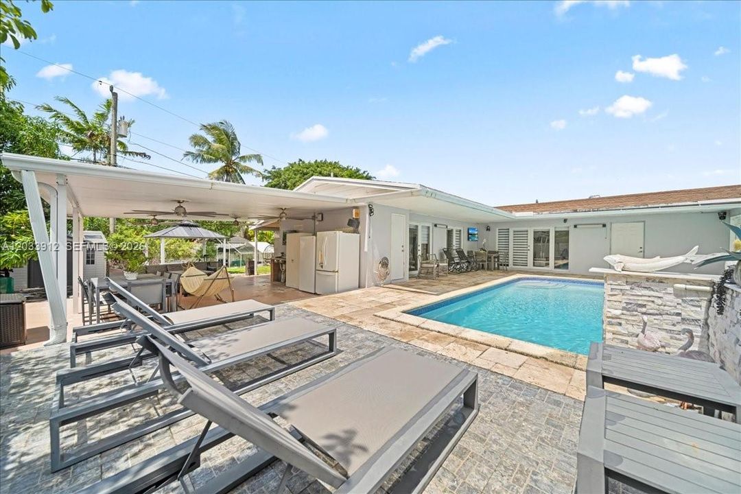 En Venta: $709,900 (4 camas, 4 baños, 1310 Pies cuadrados)