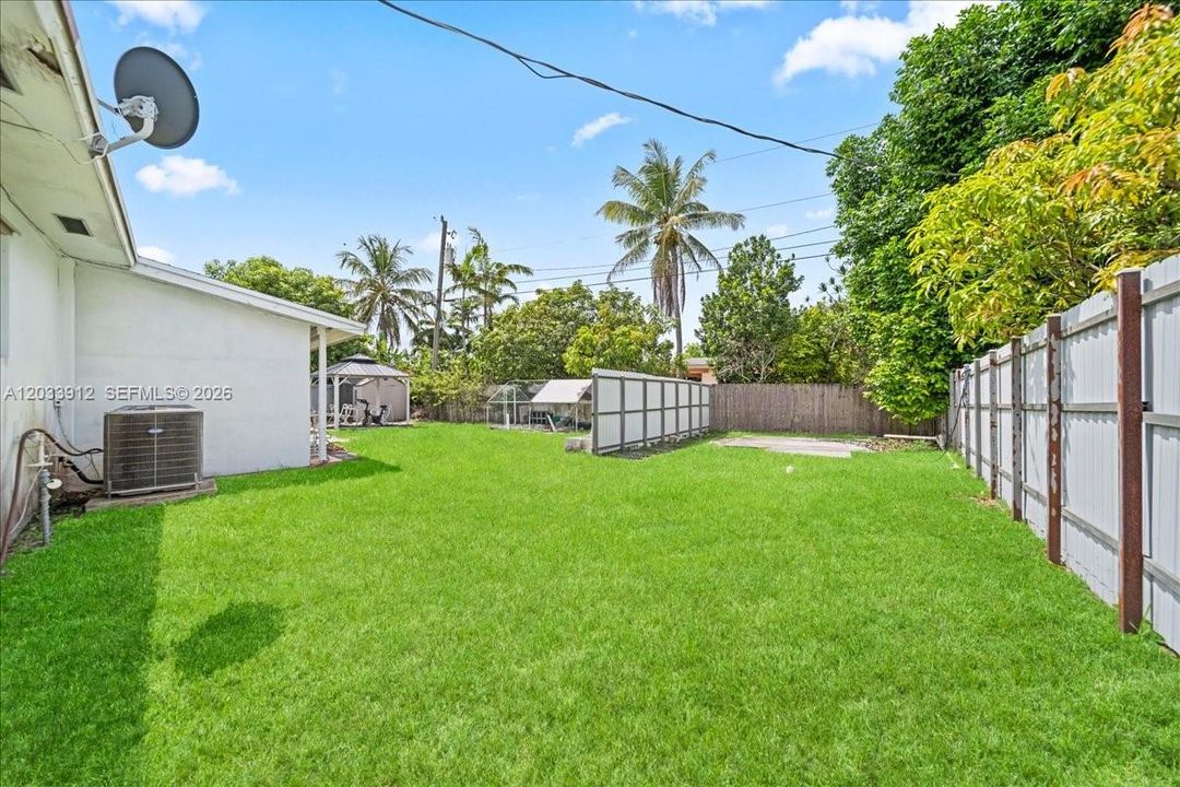 En Venta: $709,900 (4 camas, 4 baños, 1310 Pies cuadrados)