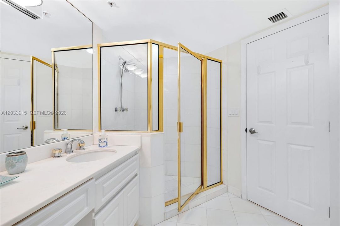 For Rent: $6,950 (2 beds, 2 baths, 1250 Square Feet)