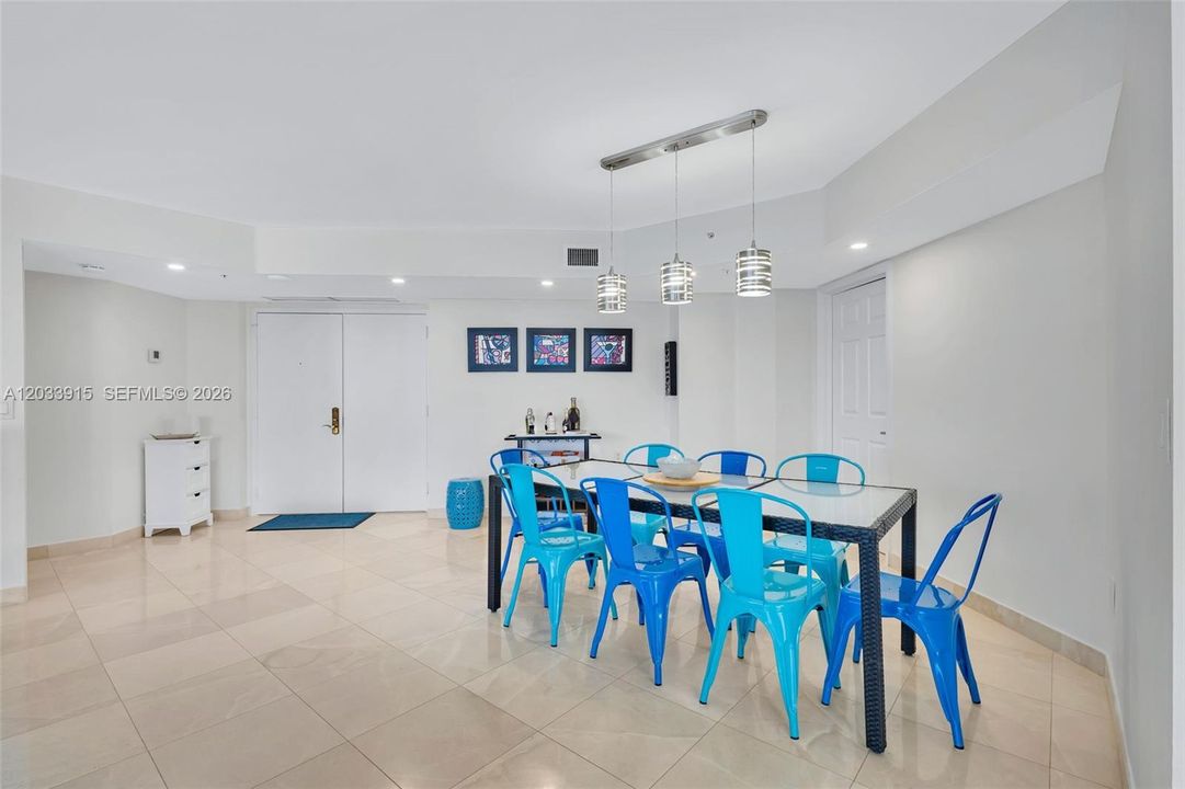 For Rent: $6,950 (2 beds, 2 baths, 1250 Square Feet)
