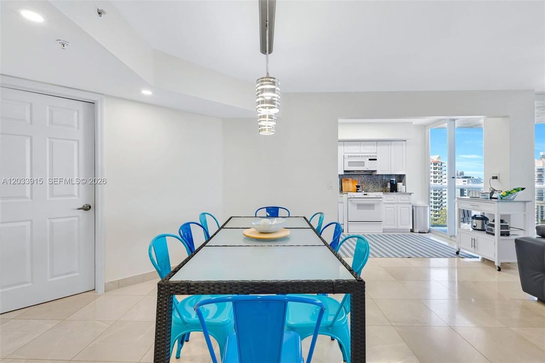 For Rent: $6,950 (2 beds, 2 baths, 1250 Square Feet)