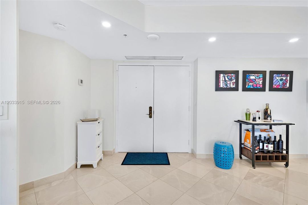 For Rent: $6,950 (2 beds, 2 baths, 1250 Square Feet)